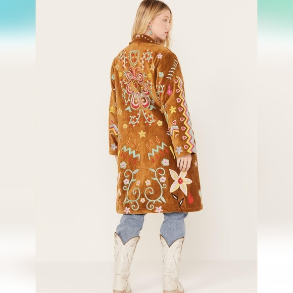 Adorable Embroidered Velvet Coat - Picture 2 of 7